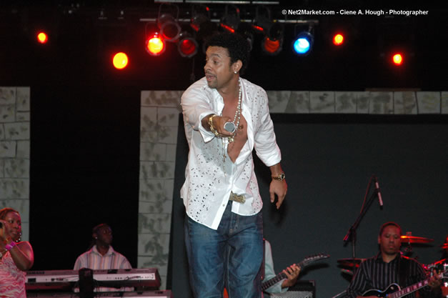 Shaggy @ The Aqueduct on Rose Hall - Friday, January 26, 2007 - 10th Anniversary - Air Jamaica Jazz & Blues Festival 2007 - The Art of Music - Tuesday, January 23 - Saturday, January 27, 2007, The Aqueduct on Rose Hall, Montego Bay, Jamaica - Negril Travel Guide, Negril Jamaica WI - http://www.negriltravelguide.com - info@negriltravelguide.com...!