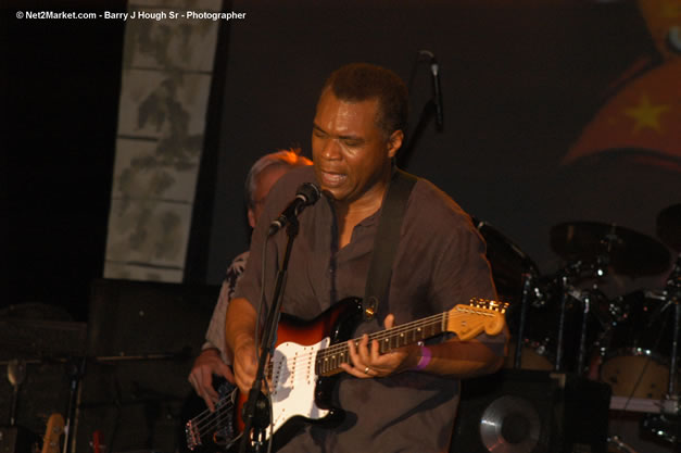 The Robert Cray Band @ The Aqueduct on Rose Hall - Friday, January 26, 2007 - 10th Anniversary - Air Jamaica Jazz & Blues Festival 2007 - The Art of Music - Tuesday, January 23 - Saturday, January 27, 2007, The Aqueduct on Rose Hall, Montego Bay, Jamaica - Negril Travel Guide, Negril Jamaica WI - http://www.negriltravelguide.com - info@negriltravelguide.com...!