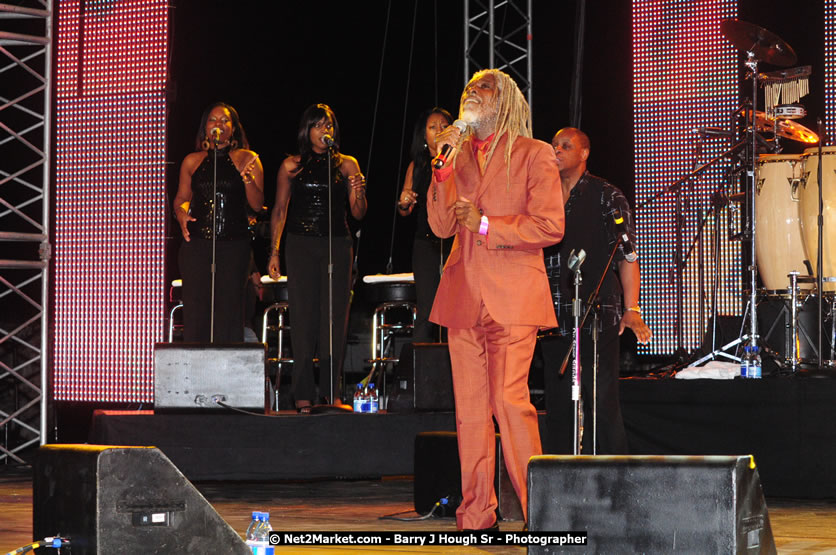 Billy Ocean at the Air Jamaica Jazz and Blues Festival 2008 The Art of Music - Saturday, January 26, 2008 - Air Jamaica Jazz & Blues 2008 The Art of Music venue at the Aqaueduct on Rose Hall Resort & Counrty Club, Montego Bay, St. James, Jamaica W.I. - Thursday, January 24 - Saturday, January 26, 2008 - Photographs by Net2Market.com - Claudine Housen & Barry J. Hough Sr, Photographers - Negril Travel Guide, Negril Jamaica WI - http://www.negriltravelguide.com - info@negriltravelguide.com...!