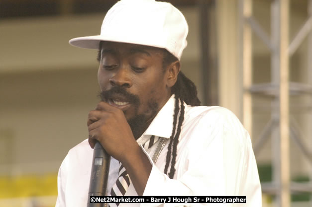 Beenie Man - Cure Fest 2007 - Longing For Concert at Trelawny Multi Purpose Stadium, Trelawny, Jamaica - Sunday, October 14, 2007 - Cure Fest 2007 October 12th-14th, 2007 Presented by Danger Promotions, Iyah Cure Promotions, and Brass Gate Promotions - Alison Young, Publicist - Photographs by Net2Market.com - Barry J. Hough Sr, Photographer - Negril Travel Guide, Negril Jamaica WI - http://www.negriltravelguide.com - info@negriltravelguide.com...!