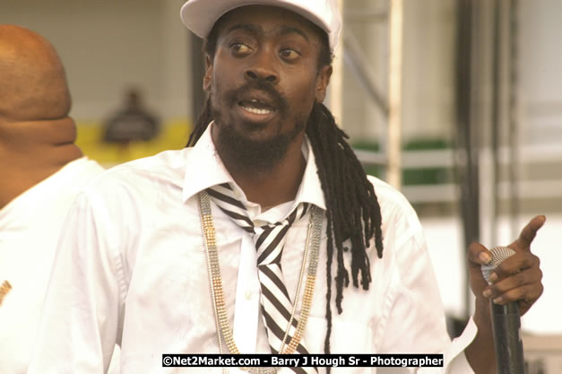 Beenie Man - Cure Fest 2007 - Longing For Concert at Trelawny Multi Purpose Stadium, Trelawny, Jamaica - Sunday, October 14, 2007 - Cure Fest 2007 October 12th-14th, 2007 Presented by Danger Promotions, Iyah Cure Promotions, and Brass Gate Promotions - Alison Young, Publicist - Photographs by Net2Market.com - Barry J. Hough Sr, Photographer - Negril Travel Guide, Negril Jamaica WI - http://www.negriltravelguide.com - info@negriltravelguide.com...!