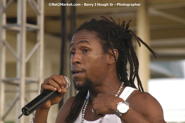 Jah Cure - Cure Fest 2007 - Longing For Concert at Trelawny Multi Purpose Stadium, Trelawny, Jamaica - Sunday, October 14, 2007 - Cure Fest 2007 October 12th-14th, 2007 Presented by Danger Promotions, Iyah Cure Promotions, and Brass Gate Promotions - Alison Young, Publicist - Photographs by Net2Market.com - Barry J. Hough Sr, Photographer - Negril Travel Guide, Negril Jamaica WI - http://www.negriltravelguide.com - info@negriltravelguide.com...!