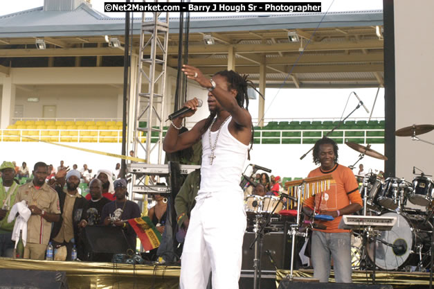 Jah Cure - Cure Fest 2007 - Longing For Concert at Trelawny Multi Purpose Stadium, Trelawny, Jamaica - Sunday, October 14, 2007 - Cure Fest 2007 October 12th-14th, 2007 Presented by Danger Promotions, Iyah Cure Promotions, and Brass Gate Promotions - Alison Young, Publicist - Photographs by Net2Market.com - Barry J. Hough Sr, Photographer - Negril Travel Guide, Negril Jamaica WI - http://www.negriltravelguide.com - info@negriltravelguide.com...!