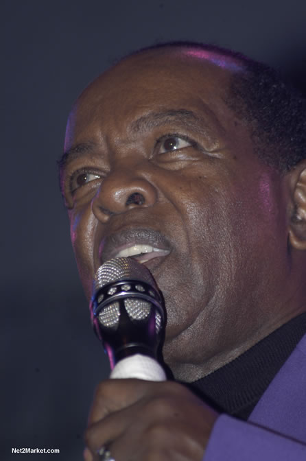 Lou Rawls - Air Jamaica Jazz & Blues 2005 - The Art Of Music - Cinnamon Hill Golf Course, Rose Hall, Montego Bay - Negril Travel Guide, Negril Jamaica WI - http://www.negriltravelguide.com - info@negriltravelguide.com...!