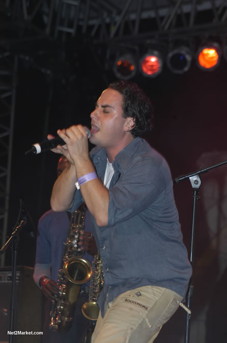 Performances - Air Jamaica Jazz & Blues 2005 - The Art Of Music - Cinnamon Hill Golf Course, Rose Hall, Montego Bay - Negril Travel Guide, Negril Jamaica WI - http://www.negriltravelguide.com - info@negriltravelguide.com...!