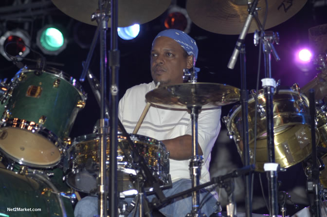 Performances - Air Jamaica Jazz & Blues 2005 - The Art Of Music - Cinnamon Hill Golf Course, Rose Hall, Montego Bay - Negril Travel Guide, Negril Jamaica WI - http://www.negriltravelguide.com - info@negriltravelguide.com...!