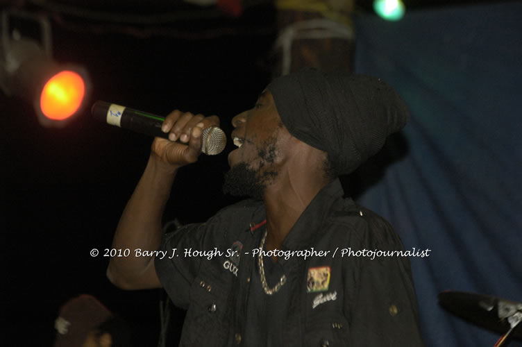 Etana - Live In Concert - One Love Reggae Concert Series 09/10 @ Negril Escape Resort and Spa, December 22, 2009, One Love Drive, West End, Negril, Westmoreland, Jamaica W.I. - Photographs by Net2Market.com - Barry J. Hough Sr, Photographer/Photojournalist - Negril Travel Guide, Negril Jamaica WI - http://www.negriltravelguide.com - info@negriltravelguide.com...!