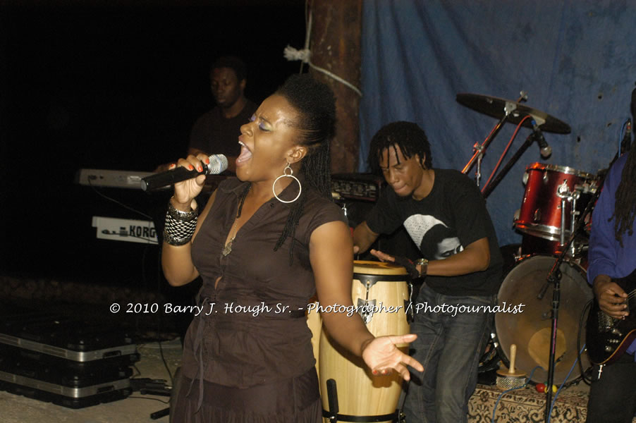 Etana - Live In Concert - One Love Reggae Concert Series 09/10 @ Negril Escape Resort and Spa, December 22, 2009, One Love Drive, West End, Negril, Westmoreland, Jamaica W.I. - Photographs by Net2Market.com - Barry J. Hough Sr, Photographer/Photojournalist - Negril Travel Guide, Negril Jamaica WI - http://www.negriltravelguide.com - info@negriltravelguide.com...!