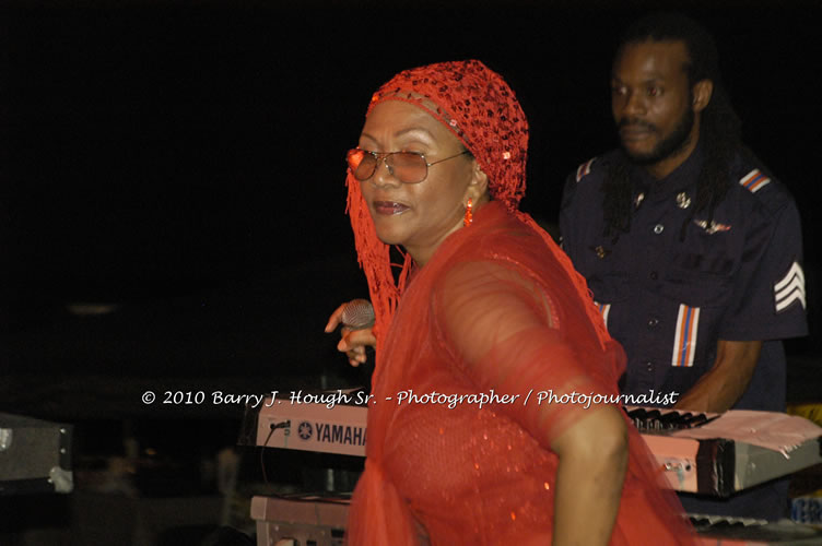 Marcia Griffiths & Edge Michael - Live In Concert - One Love Reggae Concert Series 09/10 @ Negril Escape Resort and Spa, December 29, 2009, One Love Drive, West End, Negril, Westmoreland, Jamaica W.I. - Photographs by Net2Market.com - Barry J. Hough Sr, Photographer/Photojournalist - Negril Travel Guide, Negril Jamaica WI - http://www.negriltravelguide.com - info@negriltravelguide.com...!