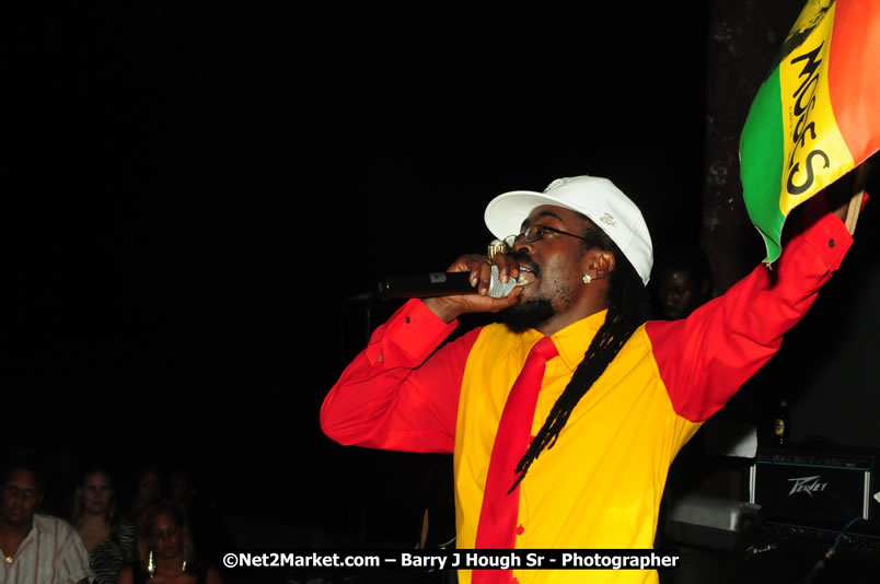 Beenie Man - Live in Concert, plus Hiyah Grade Band @ The Sunset Show @ Negril Escape Resort and Spa, Tuesday, February 3, 2009 - Live Reggae Music at Negril Escape - Tuesday Nights 6:00PM to 10:00 PM - One Love Drive, West End, Negril, Westmoreland, Jamaica W.I. - Photographs by Net2Market.com - Barry J. Hough Sr, Photographer/Photojournalist - The Negril Travel Guide - Negril's and Jamaica's Number One Concert Photography Web Site with over 40,000 Jamaican Concert photographs Published -  Negril Travel Guide, Negril Jamaica WI - http://www.negriltravelguide.com - info@negriltravelguide.com...!