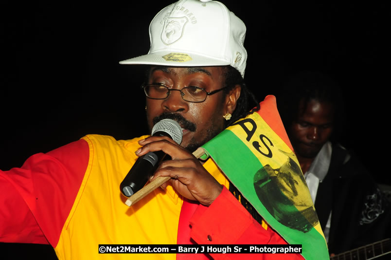 Beenie Man - Live in Concert, plus Hiyah Grade Band @ The Sunset Show @ Negril Escape Resort and Spa, Tuesday, February 3, 2009 - Live Reggae Music at Negril Escape - Tuesday Nights 6:00PM to 10:00 PM - One Love Drive, West End, Negril, Westmoreland, Jamaica W.I. - Photographs by Net2Market.com - Barry J. Hough Sr, Photographer/Photojournalist - The Negril Travel Guide - Negril's and Jamaica's Number One Concert Photography Web Site with over 40,000 Jamaican Concert photographs Published -  Negril Travel Guide, Negril Jamaica WI - http://www.negriltravelguide.com - info@negriltravelguide.com...!