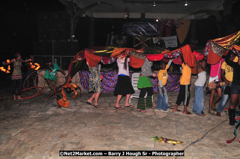 Chinese New Year @ The Sunset Show at Negril Escape - Tuesday, January 27, 2009 - Live Reggae Music at Negril Escape - Tuesday Nights 6:00PM to 10:00 PM - Photographs by Net2Market.com - Barry J. Hough Sr, Photographer/Photojournalist - Negril Travel Guide, Negril Jamaica WI - http://www.negriltravelguide.com - info@negriltravelguide.com...!