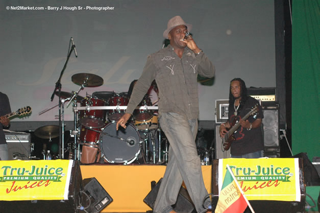 George Nooks @ Tru-Juice Rebel Salute 2007 - Saturday, January 13, 2007, Port Kaiser Sports Club, St. Elizabeth - Negril Travel Guide, Negril Jamaica WI - http://www.negriltravelguide.com - info@negriltravelguide.com...!