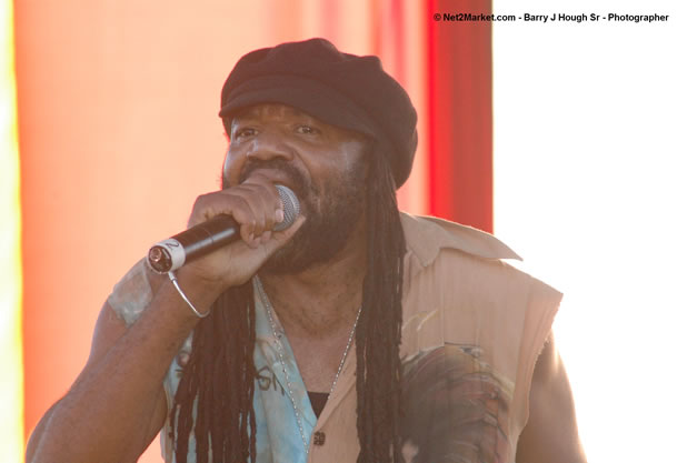 Tony Rebel Closing Tru-Juice Rebel Salute 2007 - Saturday, January 13, 2007, Port Kaiser Sports Club, St. Elizabeth - Negril Travel Guide, Negril Jamaica WI - http://www.negriltravelguide.com - info@negriltravelguide.com...!