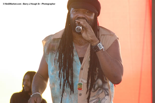 Tony Rebel Closing Tru-Juice Rebel Salute 2007 - Saturday, January 13, 2007, Port Kaiser Sports Club, St. Elizabeth - Negril Travel Guide, Negril Jamaica WI - http://www.negriltravelguide.com - info@negriltravelguide.com...!