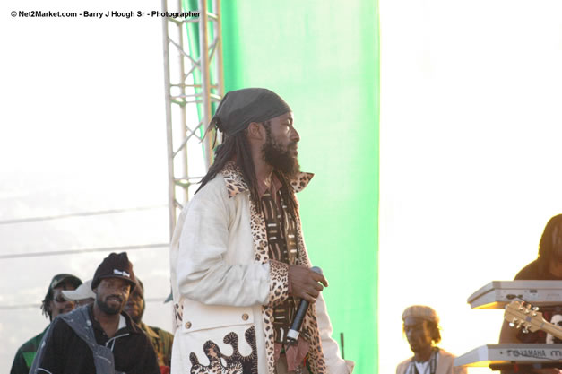 Tony Rebel Closing Tru-Juice Rebel Salute 2007 - Saturday, January 13, 2007, Port Kaiser Sports Club, St. Elizabeth - Negril Travel Guide, Negril Jamaica WI - http://www.negriltravelguide.com - info@negriltravelguide.com...!