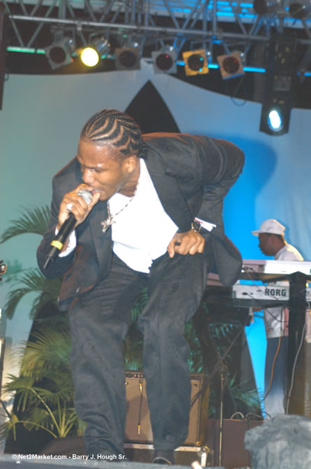 Assassin - Red Stripe Reggae Sumfest 2005 - Dancehall Night - July 21th, 2005 - Negril Travel Guide, Negril Jamaica WI - http://www.negriltravelguide.com - info@negriltravelguide.com...!