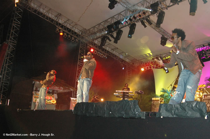 Voicemail - Red Stripe Reggae Sumfest 2005 - Dancehall Night - July 21th, 2005 - Negril Travel Guide, Negril Jamaica WI - http://www.negriltravelguide.com - info@negriltravelguide.com...!