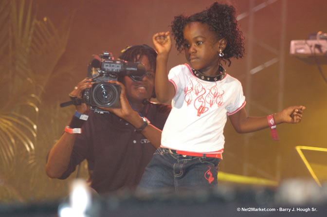 Elephant Man - Red Stripe Reggae Sumfest 2005 - Dancehall Night - July 21th, 2005 - Negril Travel Guide, Negril Jamaica WI - http://www.negriltravelguide.com - info@negriltravelguide.com...!