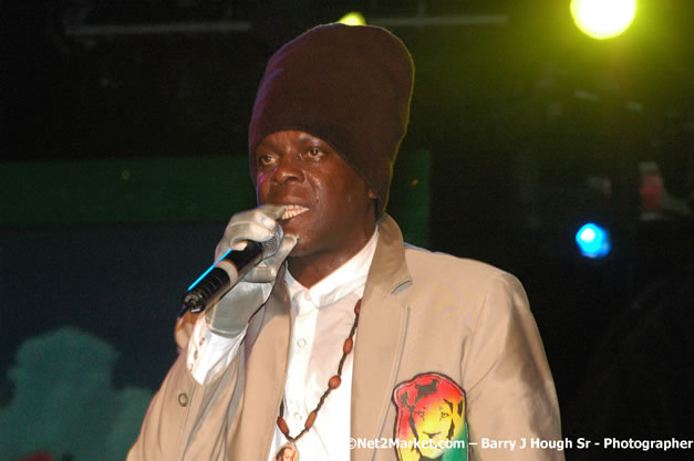 Richie Spice  - Red Stripe Reggae Sumfest 2007 - Zenith - Saturday, July 21, 2007 - Catherine Hall, Montego Bay, St James, Jamaica W.I. - Negril Travel Guide, Negril Jamaica WI - http://www.negriltravelguide.com - info@negriltravelguide.com...!