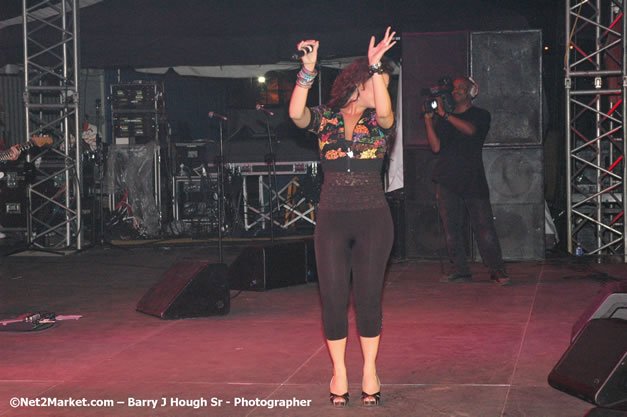 Tessanne Chin - Red Stripe Reggae Sumfest 2007 - Zenith - Saturday, July 21, 2007 - Catherine Hall, Montego Bay, St James, Jamaica W.I. - Negril Travel Guide, Negril Jamaica WI - http://www.negriltravelguide.com - info@negriltravelguide.com...!