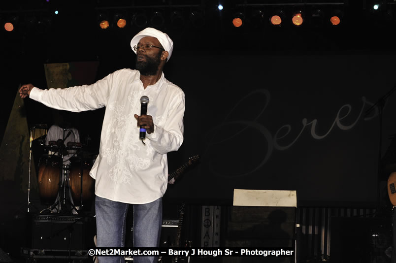 Beres Hammond @ Red Stripe Reggae Sumfest 2008 International Night 2, Catherine Hall, Montego Bay - Saturday, July 19, 2008 - Reggae Sumfest 2008 July 13 - July 19, 2008 - Photographs by Net2Market.com - Barry J. Hough Sr. Photojournalist/Photograper - Photographs taken with a Nikon D300 - Negril Travel Guide, Negril Jamaica WI - http://www.negriltravelguide.com - info@negriltravelguide.com...!