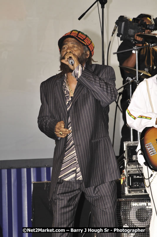 John Holt @ Red Stripe Reggae Sumfest 2008 International Night 2, Catherine Hall, Montego Bay - Saturday, July 19, 2008 - Reggae Sumfest 2008 July 13 - July 19, 2008 - Photographs by Net2Market.com - Barry J. Hough Sr. Photojournalist/Photograper - Photographs taken with a Nikon D300 - Negril Travel Guide, Negril Jamaica WI - http://www.negriltravelguide.com - info@negriltravelguide.com...!