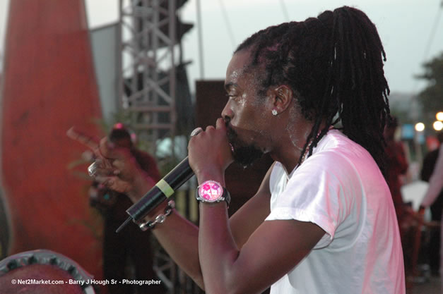 Beenie Man - Red Stripe Reggae Sumfest 2006 - Stormfront - The Blazing Dance Hall Night - Thursday, July 20, 2006 - Catherine Hall Venue - Montego Bay, Jamaica - Negril Travel Guide, Negril Jamaica WI - http://www.negriltravelguide.com - info@negriltravelguide.com...!