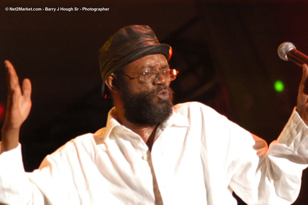 Beres Hammond - Red Stripe Reggae Sumfest 2006 - The Summit - Jamaica's Greatest, The World's Best - Saturday, July 22, 2006 - Montego Bay, Jamaica - Negril Travel Guide, Negril Jamaica WI - http://www.negriltravelguide.com - info@negriltravelguide.com...!