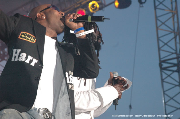 Buju Banton - Red Stripe Reggae Sumfest 2006 - The Summit - Jamaica's Greatest, The World's Best - Saturday, July 22, 2006 - Montego Bay, Jamaica - Negril Travel Guide, Negril Jamaica WI - http://www.negriltravelguide.com - info@negriltravelguide.com...!