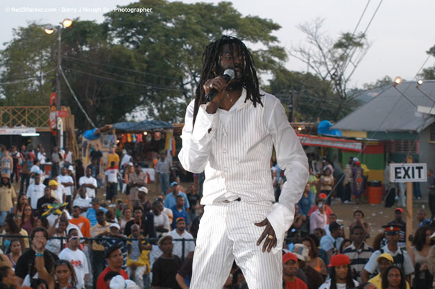 Buju Banton - Red Stripe Reggae Sumfest 2006 - The Summit - Jamaica's Greatest, The World's Best - Saturday, July 22, 2006 - Montego Bay, Jamaica - Negril Travel Guide, Negril Jamaica WI - http://www.negriltravelguide.com - info@negriltravelguide.com...!