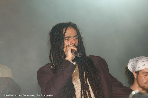 Damian Marley - Red Stripe Reggae Sumfest 2006 - The Summit - Jamaica's Greatest, The World's Best - Saturday, July 22, 2006 - Montego Bay, Jamaica - Negril Travel Guide, Negril Jamaica WI - http://www.negriltravelguide.com - info@negriltravelguide.com...!