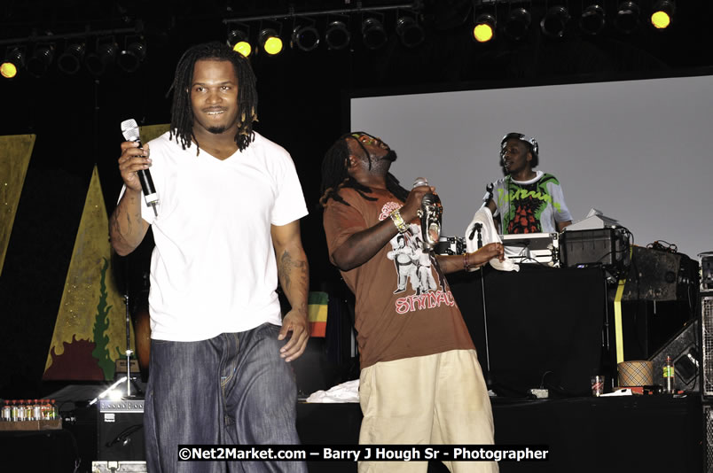 T - Pain @ Reggae Sumfest 2008 International Night 2, Catherine Hall, Montego Bay - Saturday, July 19, 2008 - Reggae Sumfest 2008 July 13 - July 19, 2008 - Photographs by Net2Market.com - Barry J. Hough Sr. Photojournalist/Photograper - Photographs taken with a Nikon D300 - Negril Travel Guide, Negril Jamaica WI - http://www.negriltravelguide.com - info@negriltravelguide.com...!