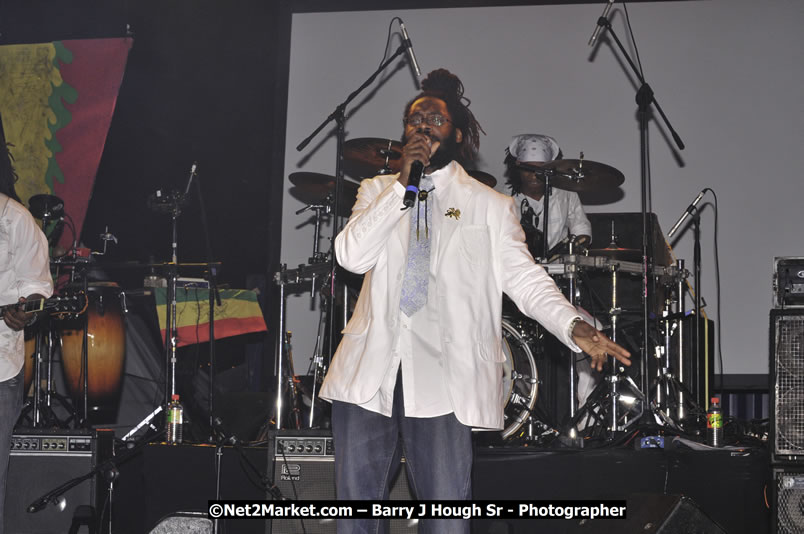 Tarrus Riley @ Reggae Sumfest 2008 International Night 2, Catherine Hall, Montego Bay - Saturday, July 19, 2008 - Reggae Sumfest 2008 July 13 - July 19, 2008 - Photographs by Net2Market.com - Barry J. Hough Sr. Photojournalist/Photograper - Photographs taken with a Nikon D300 - Negril Travel Guide, Negril Jamaica WI - http://www.negriltravelguide.com - info@negriltravelguide.com...!