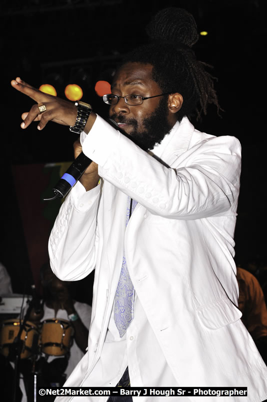 Tarrus Riley @ Reggae Sumfest 2008 International Night 2, Catherine Hall, Montego Bay - Saturday, July 19, 2008 - Reggae Sumfest 2008 July 13 - July 19, 2008 - Photographs by Net2Market.com - Barry J. Hough Sr. Photojournalist/Photograper - Photographs taken with a Nikon D300 - Negril Travel Guide, Negril Jamaica WI - http://www.negriltravelguide.com - info@negriltravelguide.com...!