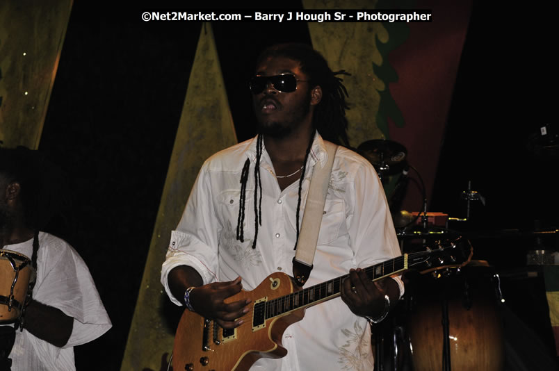 Tarrus Riley @ Reggae Sumfest 2008 International Night 2, Catherine Hall, Montego Bay - Saturday, July 19, 2008 - Reggae Sumfest 2008 July 13 - July 19, 2008 - Photographs by Net2Market.com - Barry J. Hough Sr. Photojournalist/Photograper - Photographs taken with a Nikon D300 - Negril Travel Guide, Negril Jamaica WI - http://www.negriltravelguide.com - info@negriltravelguide.com...!