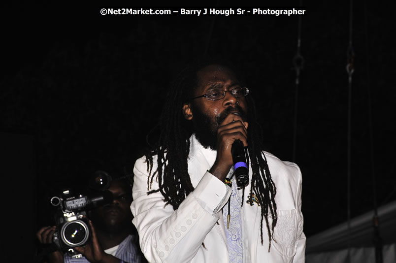 Tarrus Riley @ Reggae Sumfest 2008 International Night 2, Catherine Hall, Montego Bay - Saturday, July 19, 2008 - Reggae Sumfest 2008 July 13 - July 19, 2008 - Photographs by Net2Market.com - Barry J. Hough Sr. Photojournalist/Photograper - Photographs taken with a Nikon D300 - Negril Travel Guide, Negril Jamaica WI - http://www.negriltravelguide.com - info@negriltravelguide.com...!