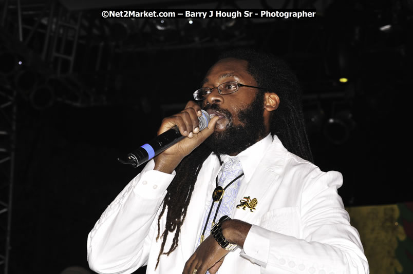 Tarrus Riley @ Reggae Sumfest 2008 International Night 2, Catherine Hall, Montego Bay - Saturday, July 19, 2008 - Reggae Sumfest 2008 July 13 - July 19, 2008 - Photographs by Net2Market.com - Barry J. Hough Sr. Photojournalist/Photograper - Photographs taken with a Nikon D300 - Negril Travel Guide, Negril Jamaica WI - http://www.negriltravelguide.com - info@negriltravelguide.com...!