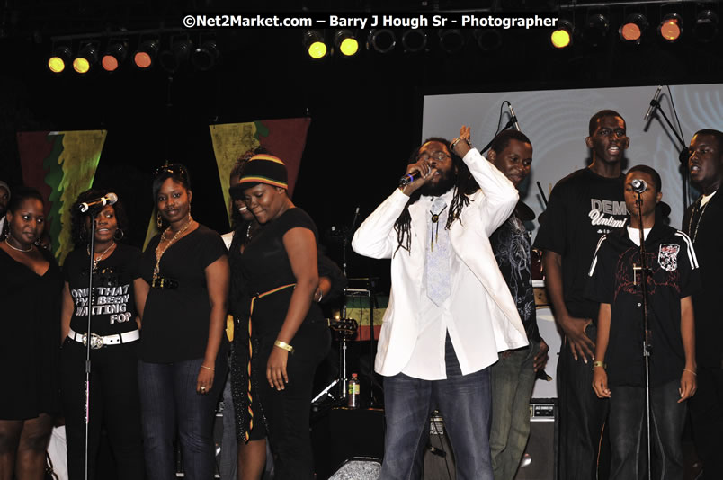 Tarrus Riley @ Reggae Sumfest 2008 International Night 2, Catherine Hall, Montego Bay - Saturday, July 19, 2008 - Reggae Sumfest 2008 July 13 - July 19, 2008 - Photographs by Net2Market.com - Barry J. Hough Sr. Photojournalist/Photograper - Photographs taken with a Nikon D300 - Negril Travel Guide, Negril Jamaica WI - http://www.negriltravelguide.com - info@negriltravelguide.com...!