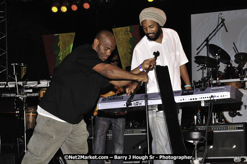 Tarrus Riley @ Reggae Sumfest 2008 International Night 2, Catherine Hall, Montego Bay - Saturday, July 19, 2008 - Reggae Sumfest 2008 July 13 - July 19, 2008 - Photographs by Net2Market.com - Barry J. Hough Sr. Photojournalist/Photograper - Photographs taken with a Nikon D300 - Negril Travel Guide, Negril Jamaica WI - http://www.negriltravelguide.com - info@negriltravelguide.com...!