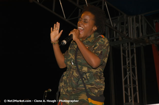 Etana - Smile Jamaica, Nine Miles, St Anns, Jamaica - Saturday, February 10, 2007 - The Smile Jamaica Concert, a symbolic homecoming in Bob Marley's birthplace of Nine Miles - Negril Travel Guide, Negril Jamaica WI - http://www.negriltravelguide.com - info@negriltravelguide.com...!