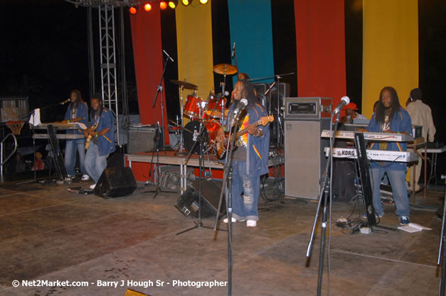 Live Wyah Band - Smile Jamaica, Nine Miles, St Anns, Jamaica - Saturday, February 10, 2007 - The Smile Jamaica Concert, a symbolic homecoming in Bob Marley's birthplace of Nine Miles - Negril Travel Guide, Negril Jamaica WI - http://www.negriltravelguide.com - info@negriltravelguide.com...!