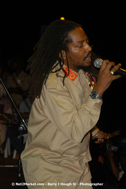 M - Smile Jamaica, Nine Miles, St Anns, Jamaica - Saturday, February 10, 2007 - The Smile Jamaica Concert, a symbolic homecoming in Bob Marley's birthplace of Nine Miles - Negril Travel Guide, Negril Jamaica WI - http://www.negriltravelguide.com - info@negriltravelguide.com...!