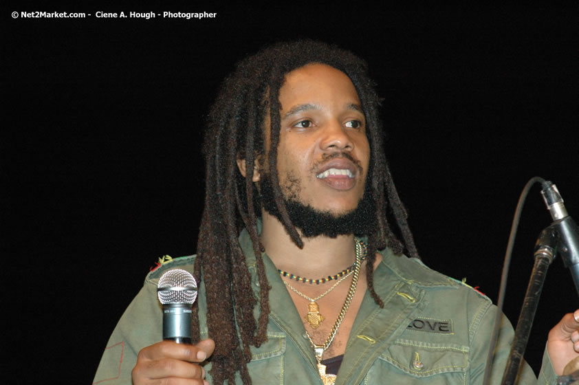 The Marley Brother's - Damian, Stephen, Julian, and Kimani - Smile Jamaica, Nine Miles, St Anns, Jamaica - Saturday, February 10, 2007 - The Smile Jamaica Concert, a symbolic homecoming in Bob Marley's birthplace of Nine Miles - Negril Travel Guide, Negril Jamaica WI - http://www.negriltravelguide.com - info@negriltravelguide.com...!