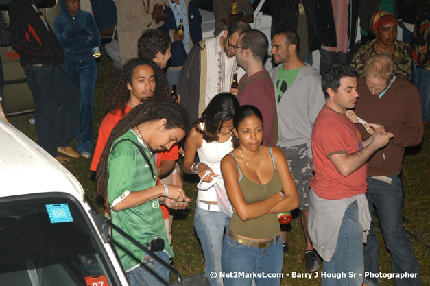 Venue and Audience - Smile Jamaica, Nine Miles, St Anns, Jamaica - Saturday, February 10, 2007 - The Smile Jamaica Concert, a symbolic homecoming in Bob Marley's birthplace of Nine Miles - Negril Travel Guide, Negril Jamaica WI - http://www.negriltravelguide.com - info@negriltravelguide.com...!