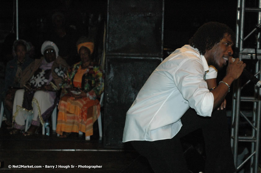 Wayne Marshall - Smile Jamaica, Nine Miles, St Anns, Jamaica - Saturday, February 10, 2007 - The Smile Jamaica Concert, a symbolic homecoming in Bob Marley's birthplace of Nine Miles - Negril Travel Guide, Negril Jamaica WI - http://www.negriltravelguide.com - info@negriltravelguide.com...!