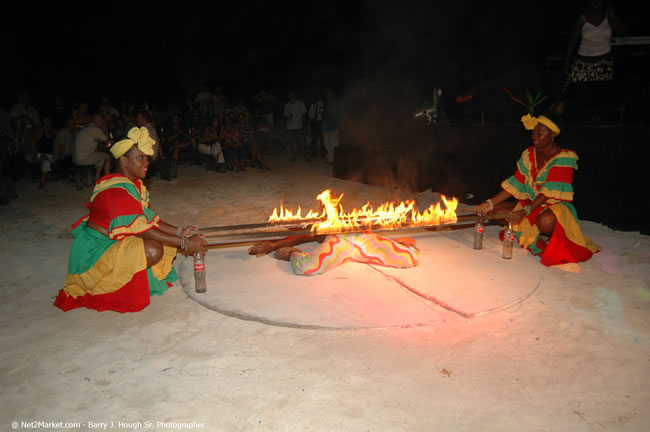 Half Moon Resort Party - Virgin Atlantic Inaugural Flight To Montego Bay, Jamaica Photos - Sir Richard Branson, President & Family, and 450 Passengers - Party Royal Pavillion at Half Moon Resort, Montego Bay, Jamaica - Monday, July 3, 2006 - Negril Travel Guide, Negril Jamaica WI - http://www.negriltravelguide.com - info@negriltravelguide.com...!